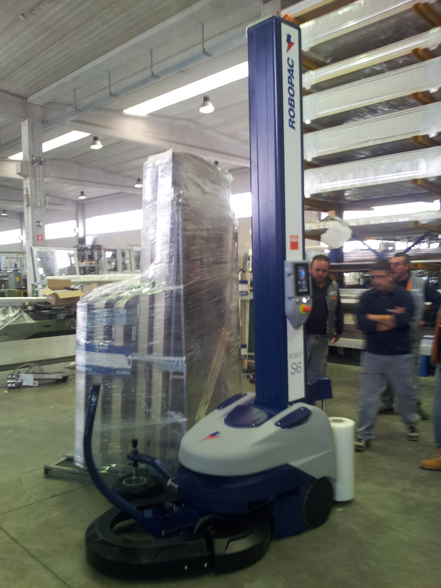 Robot Nur 2.jpg Robot fasciapallet S6 - Fabbrica infissi - Ginosa (TA)
